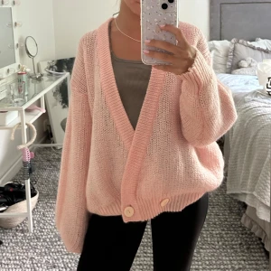 Rosa kofta  - Underbar kofta ifrån ett märke som heter StMichael som är onesize🌸