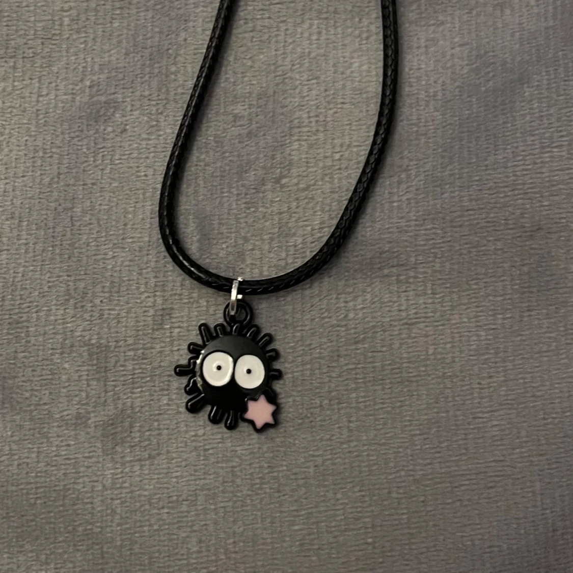 Choker Susuwatari Halsband Studio Ghibli smycke Sotande  - 3