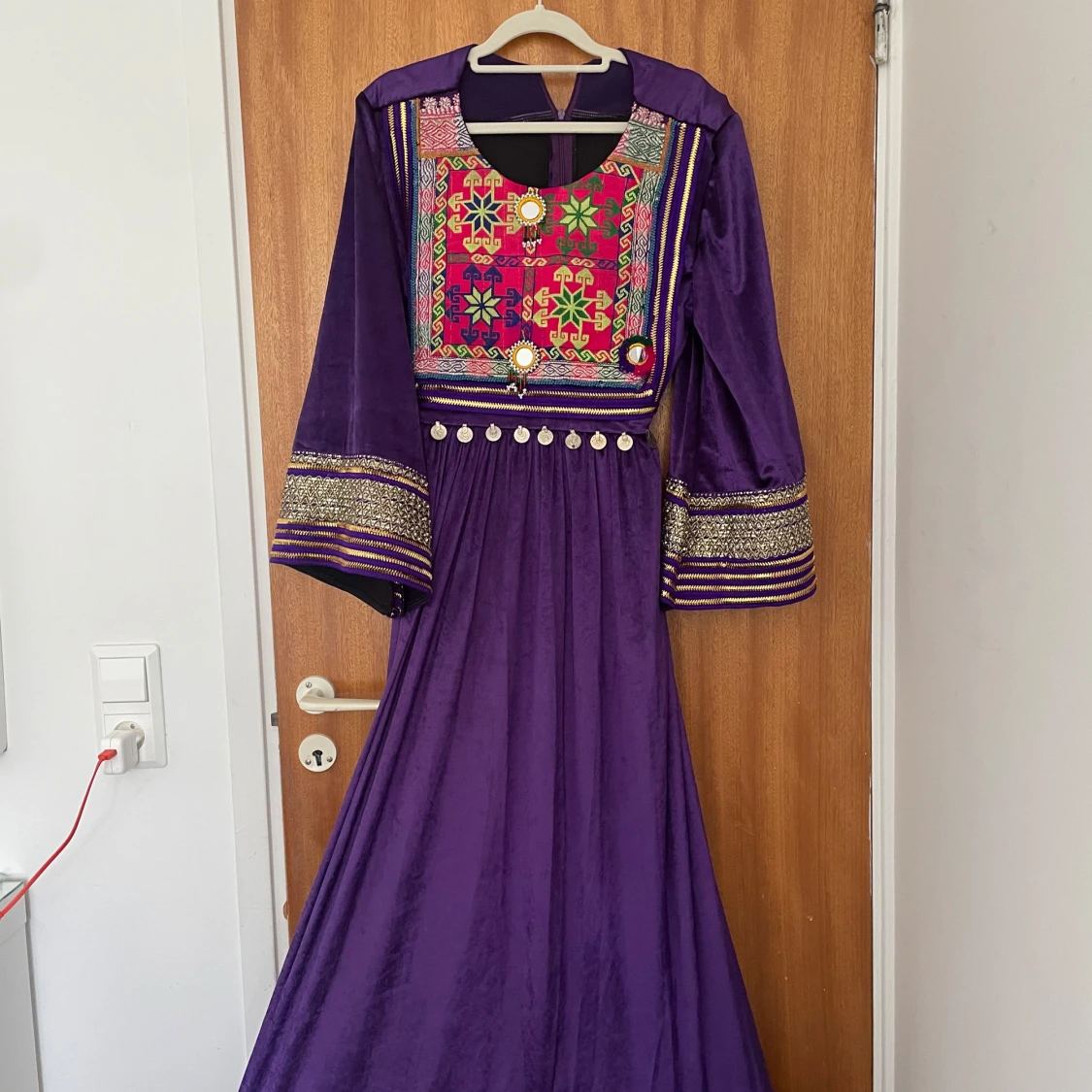 Afgansk lila klänning