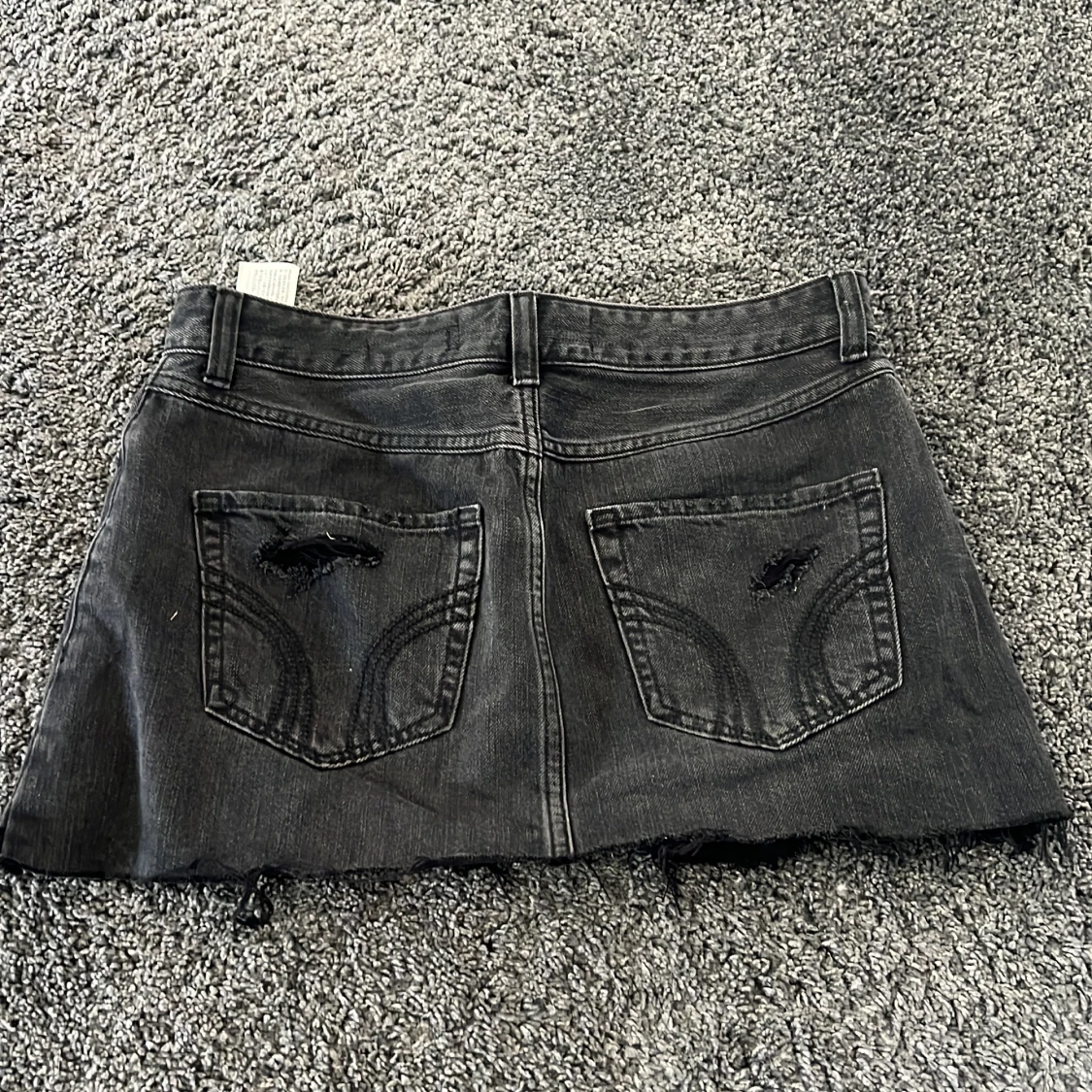 Svart lågmidjad Hollisterkjol  - 1