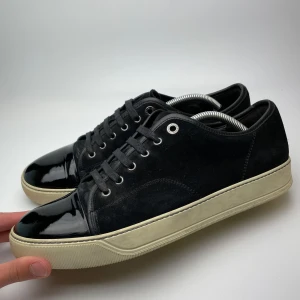 Lanvin skor  - Hej! Säljer nu dessa svin feta lanvin skor. Skorna är i mycket fint skick! Har begränsat antal boxar och dustbag. Hör av dig vid frågor