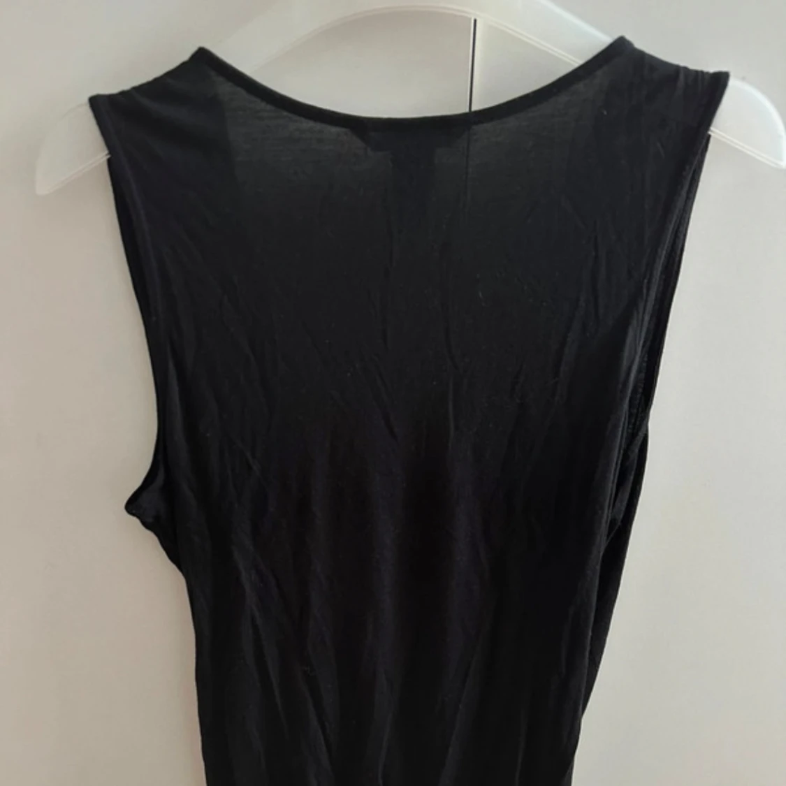 Svart omlott ärmlös topp H&M - 2