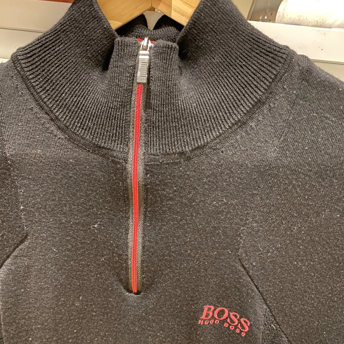 Svart stickad tröja från Hugo Boss - 2