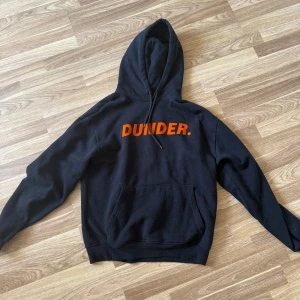 Odz hoodie - Odz hoodie som e varsamt använd, storlek S den är väldigt baggy så passar M utan problem och är nästan baggy då oxå! (Finns katt i hemmet)