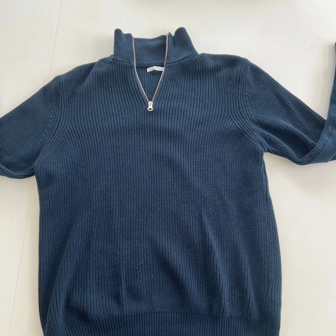 Mörkblå stickad half zip-tröja - 1