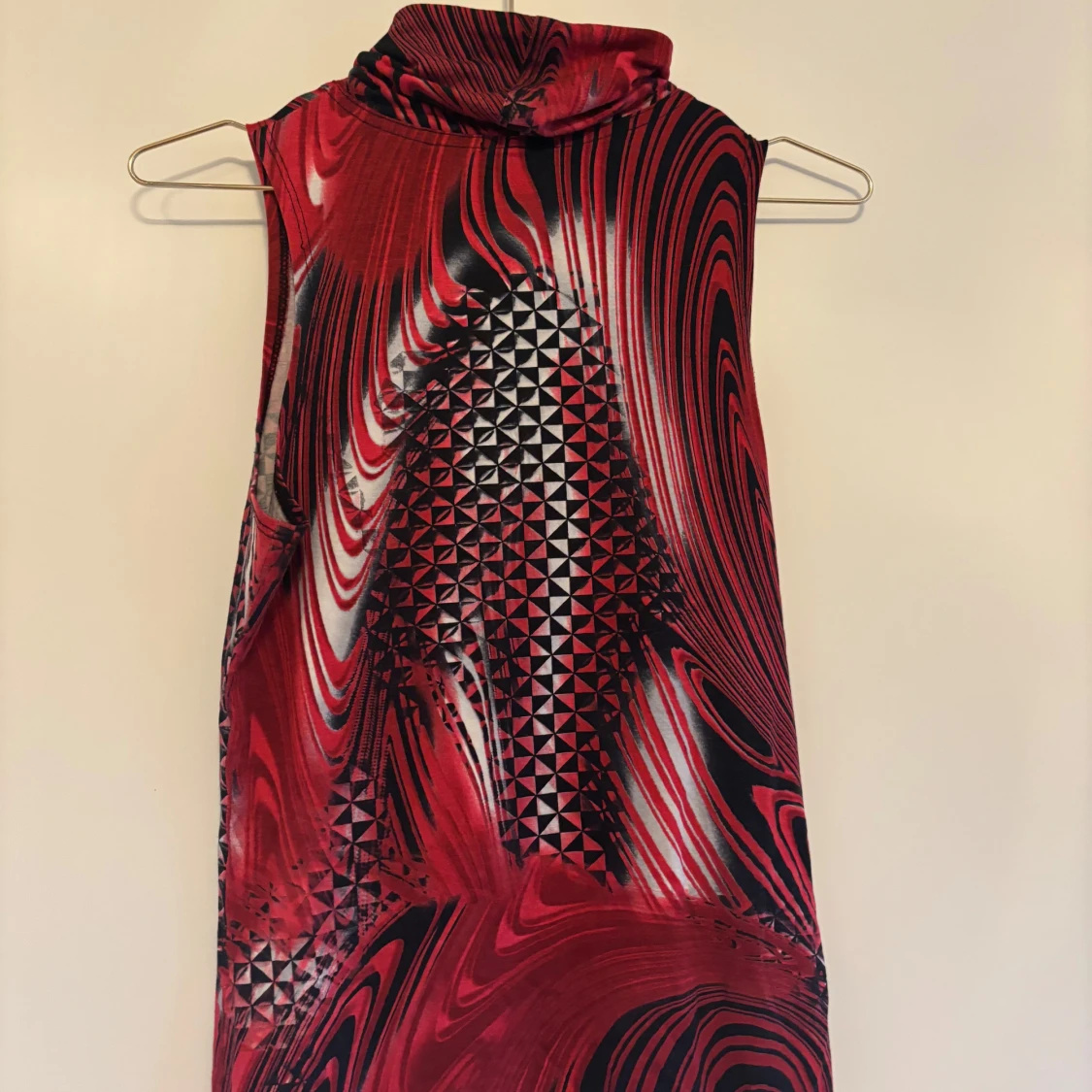 Röd mönstrad ärmlös topp - 1