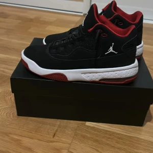 Jordan Max Aura 2 - Dom är använda 2 gånger och inga skador. Skick 9/10