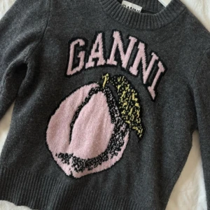 GANNI KNIT - Stickad tröja från Ganni i storlek S, väldigt bra skick. 