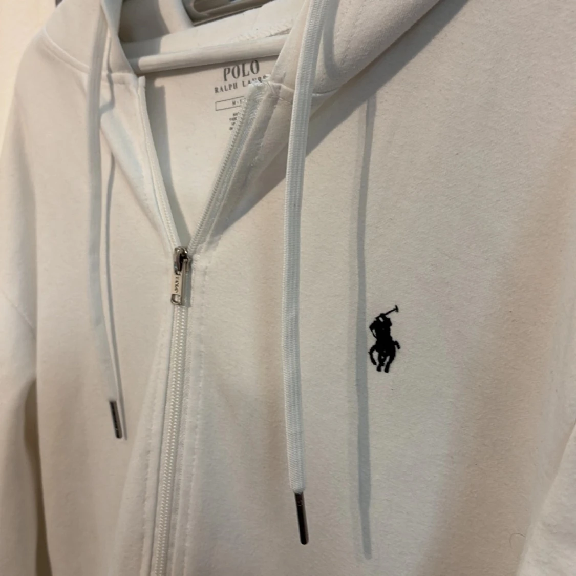 Vit hoodie med dragkedja från Polo Ralph Lauren - 1