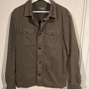 Cavaliere overshirt - Riktigt snygg Cavaliere overshirt mörkgrön, fint skick! Storlek M.            Nypris 1999