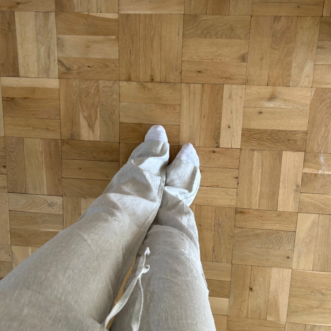 Beiga linnebyxor med snörning - 4