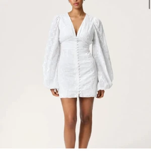 Adoore klänning - ÄNDAST BYTE!!! Har denna snygga klänning i storlek 36 (HELT NY)och undrar om nån skulle vilja byta med mig till 34?!? Skriv! 💘💘