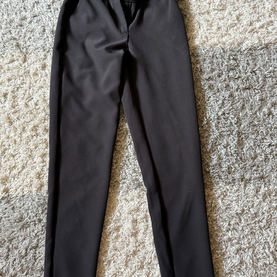 Svarta kostymbyxor från ONLY