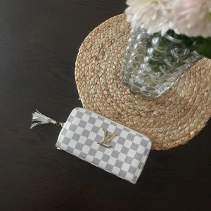 Kuvertväska/plånbok - Fin Kuvertväska, aldrig använd så har inga defekter!