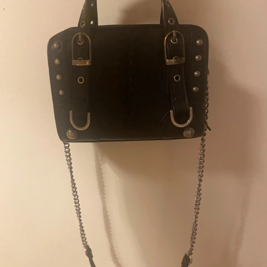 Svart Zara väska med nitar - 2