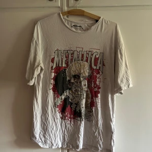 Metallica tröja - Använd väldigt mycket, skräpar nu bara. Mysig tröja. 