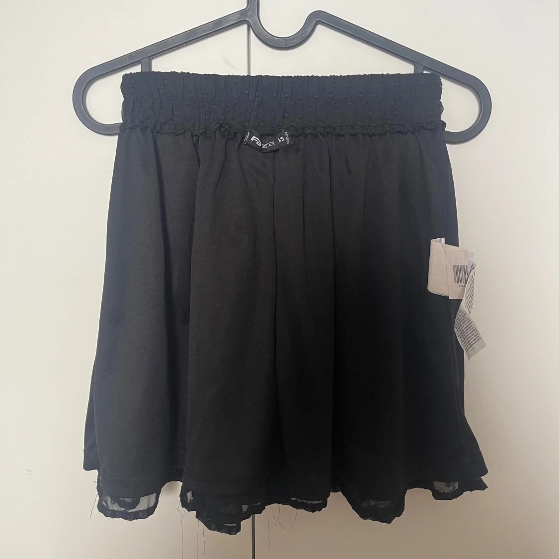 Svart volangkjol med prickar XS - 1