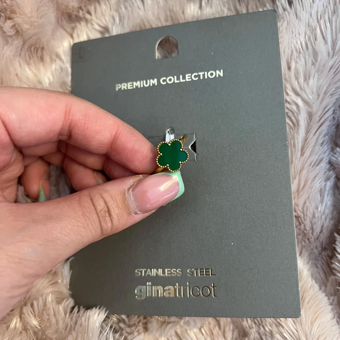 Grön blomring från Gina Tricot - 1