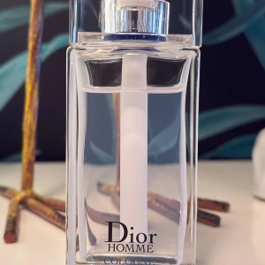 Dior Homme Cologne (2013) | 75ML - Luktar som en söt lemonad. Har inte kvitto eller låda eftersom den är rätt gammal. Ungefär 90% återstår. 