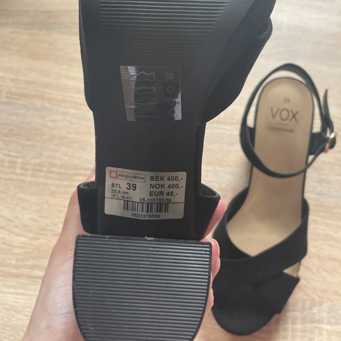 Svarta sandaler med klack från VOX - 3