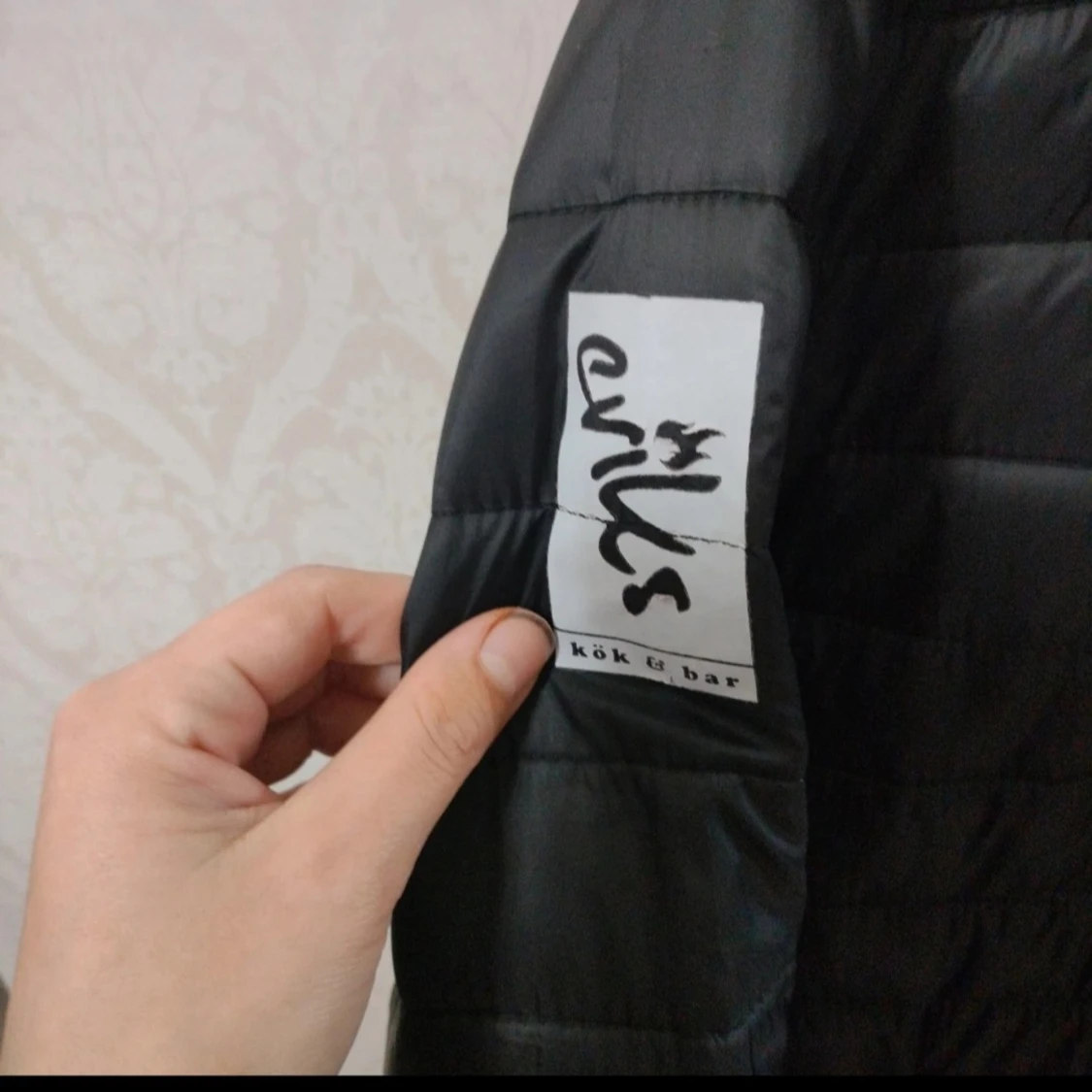 Svart dunjacka EriksGårdens Fjällhotell - 3