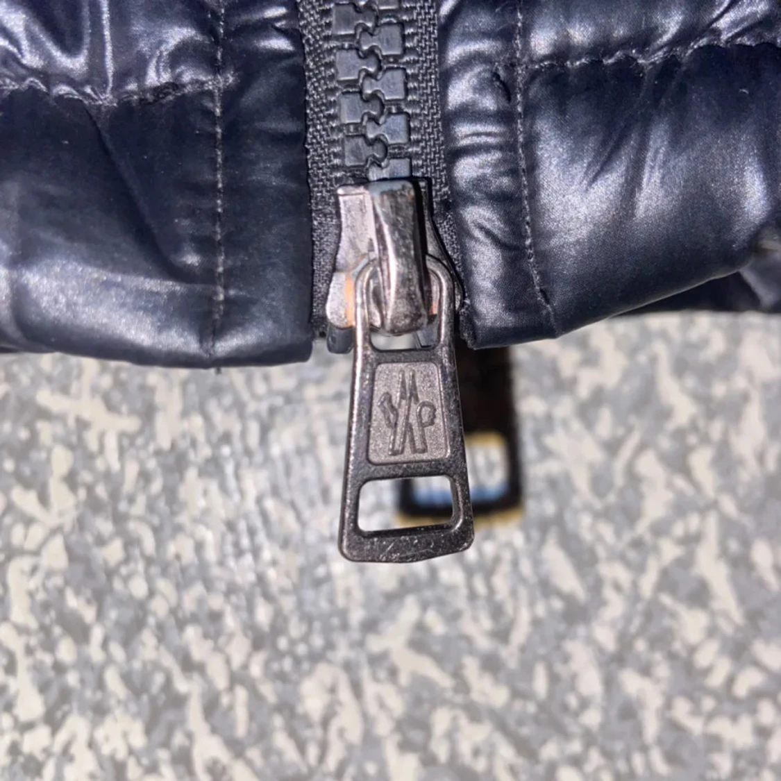 Svart dunväst från Moncler - 4