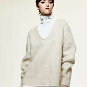 Mohair tröja  - INTRESSEKOLL!! På så fin mohair tröja!😍köpt för 1199 och är slutsåld.