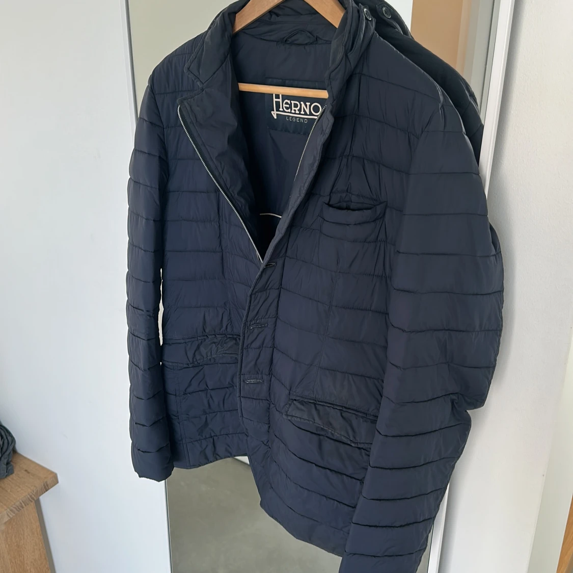 Mörkblå quiltad jacka från Herno - 1