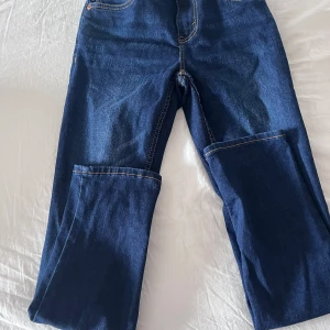 Levis Jeans - Jättefint skick, knappt använda. Storlek 14 år men passar XXS-XS