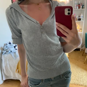 Vintage tröja - Jättefin grå vintage tröja från ESPRIT! Sitter så fint och älskar denna på sommaren😙