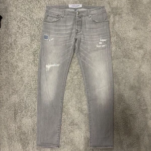 Jacob choen Jeans - Jacob chen jeans, storlek 33. Modell 622. Skick 10/10. Nypris 5200kr. Vårt pris endast 1299kr!☺️