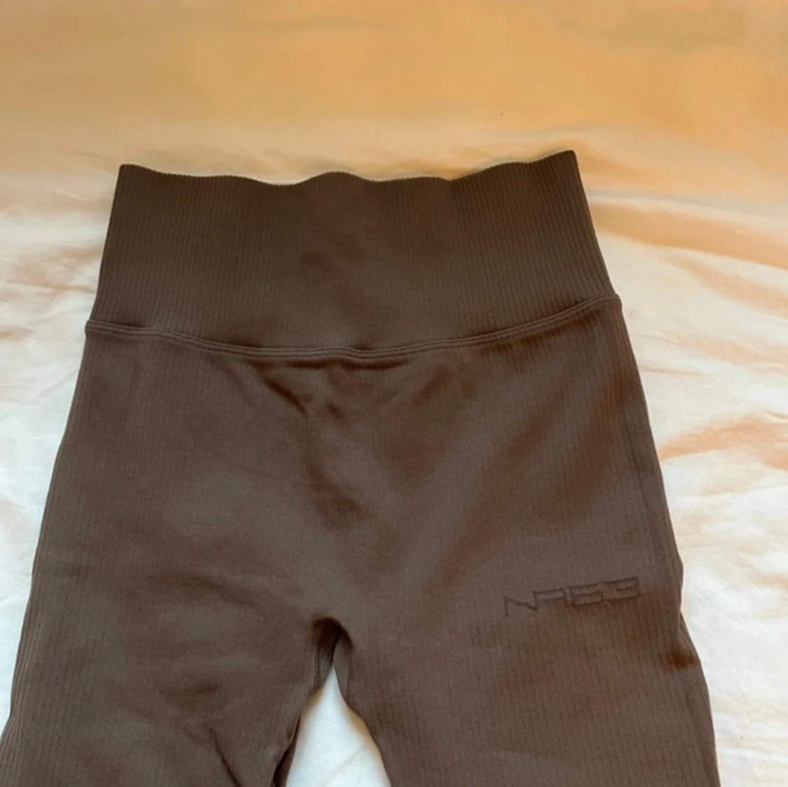 Bruna ribbade seamless leggings från New Apparel - 3