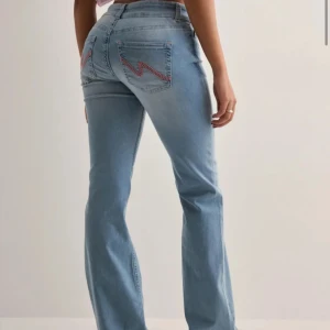 BYTA MOT större storlek  - Älskar verkligen dessa jeans men dom har blivit försmå!! Om någon vill byta mot ett par 38 i antingen samma färg, gröna eller gråa 🩷 dessa är 36