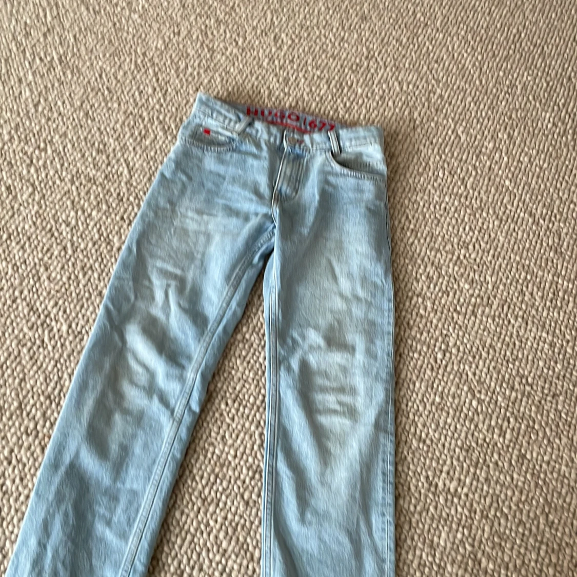 Ljusblå jeansbyxor från Hugo