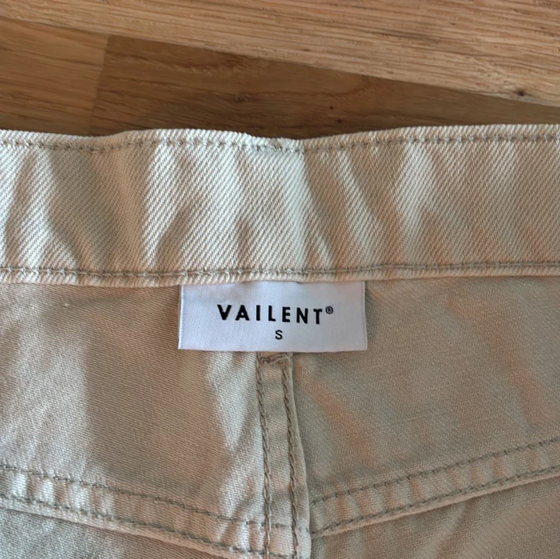 Vita/ beiga raka jeans från Vaillent - 2