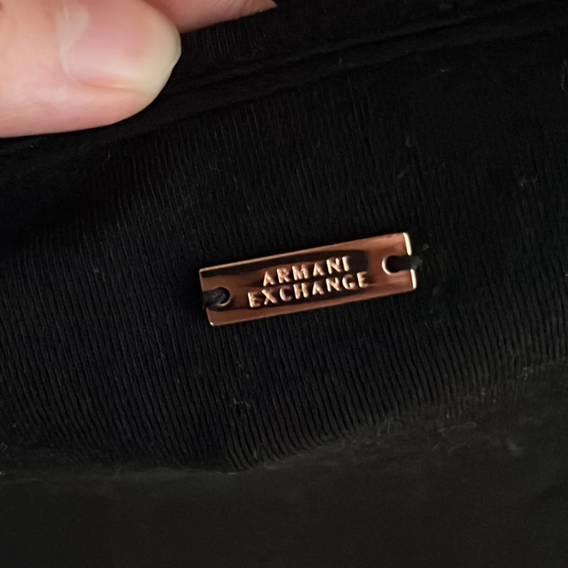 Svart topp med volang från Armani Exchange - 4