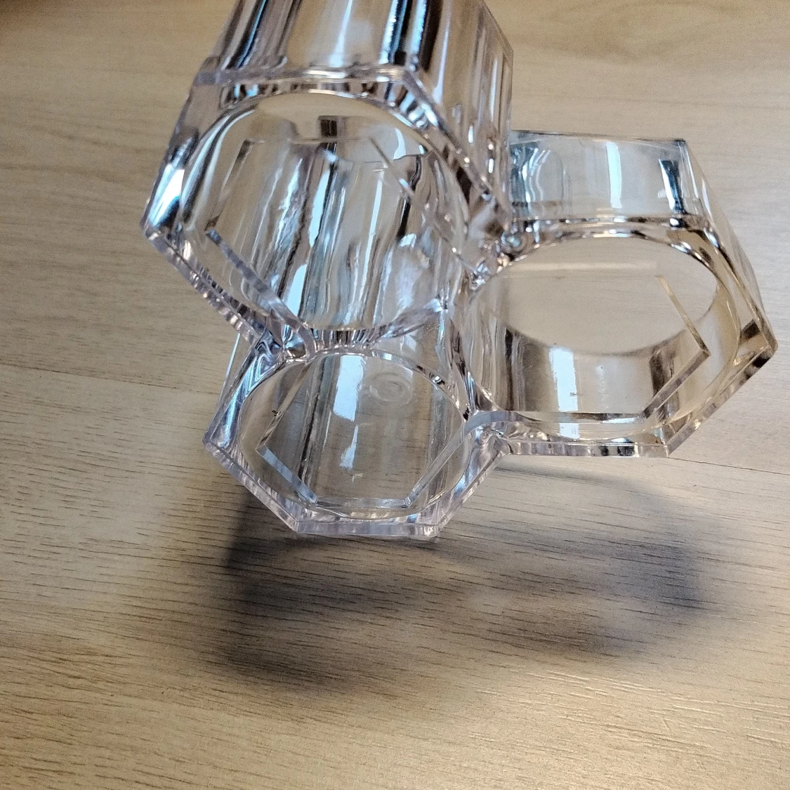 Transparent sminkborsthållare eller pennställ - 1