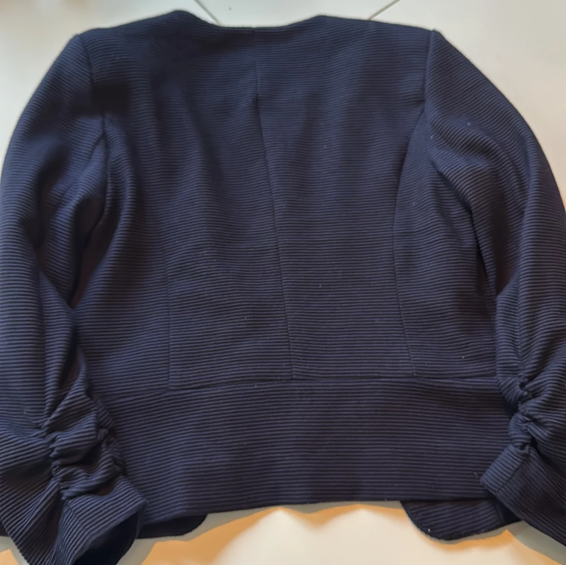 Mörkblå kavaj/tröja/vår jacka med dragkedjor från Vero Moda - 2