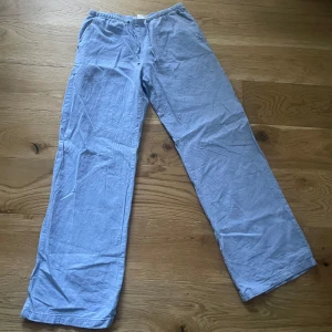 Ljusblå linnebyxor - Jättesköna linnebyxor i mycket bra skick!
