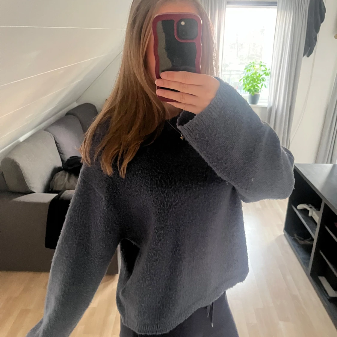 Mörkblå stickad tröja - 1