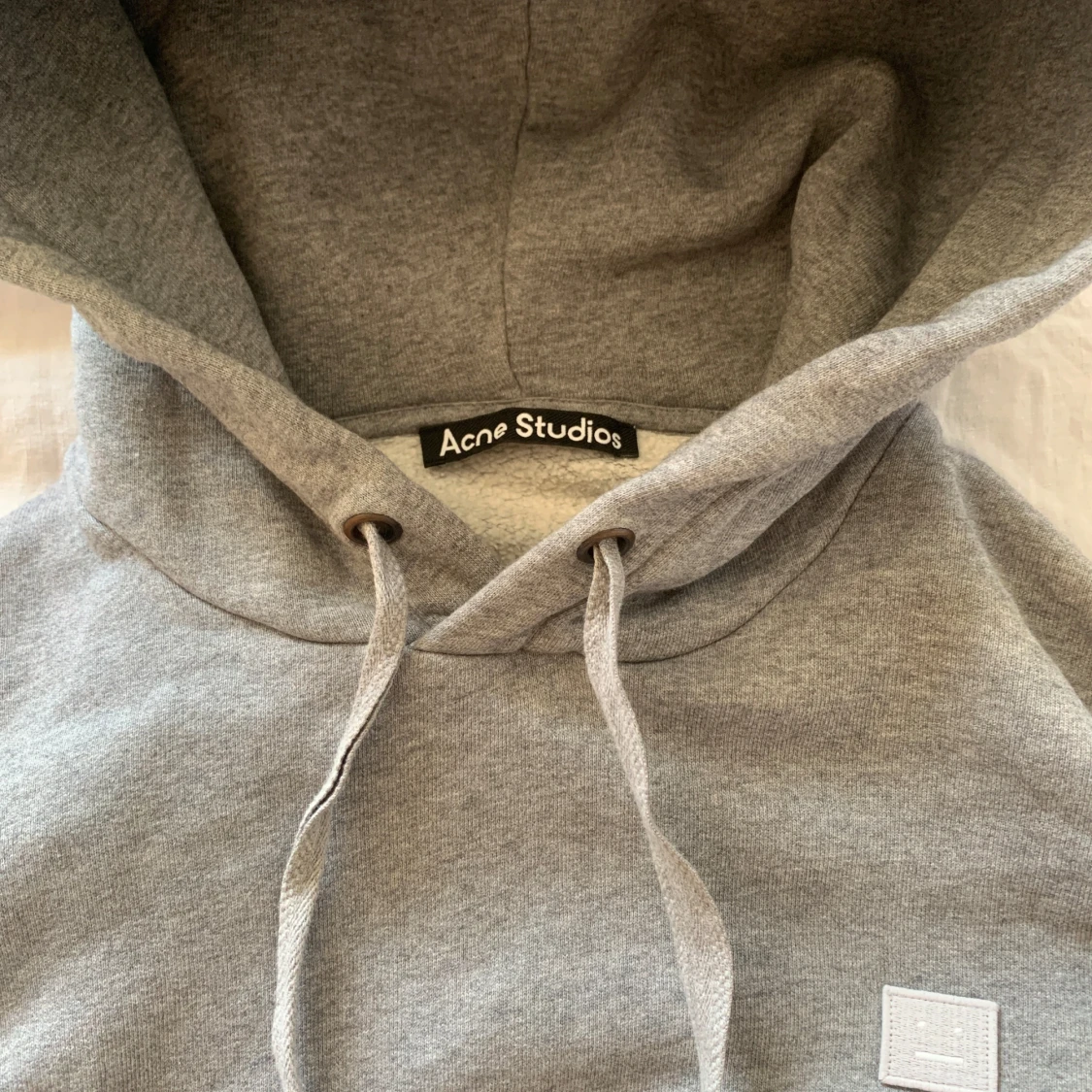 Grå hoodie från Acne Studios