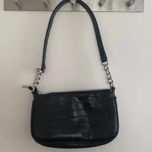 Väska - Tveka inte med att fråga :)