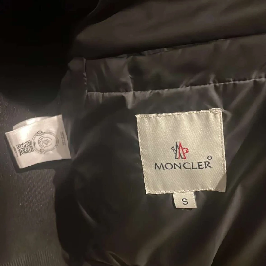 Svart pufferjacka från Moncler - 3