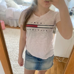 Rosa T-shirt  - Somrig T-shirt som är luftig och sval perfekt till sommarens heta dagar! 