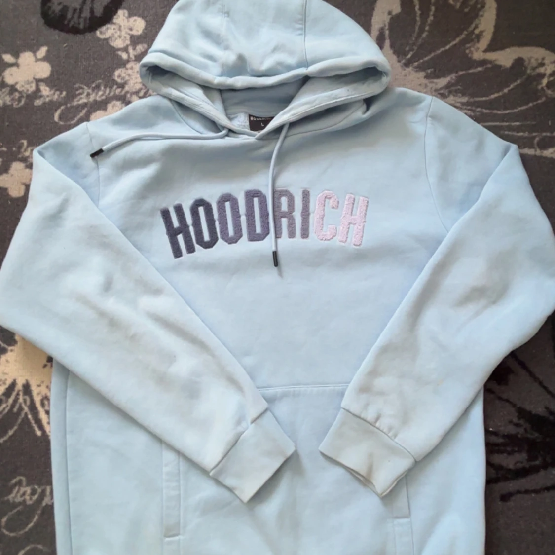 Ljusblå hoodie från Hoodrich