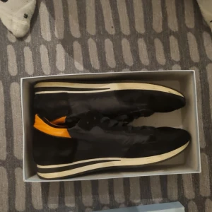 Phillepe model traniers - Feta trainers,storlek 44.inga skador.pris kan diskuteras.