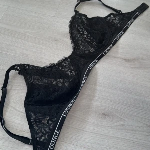 Svart spets-bh från Lounge - Bh från lounge underwear. Storlek 80E. Aldrig använd, prislappen kvar😊