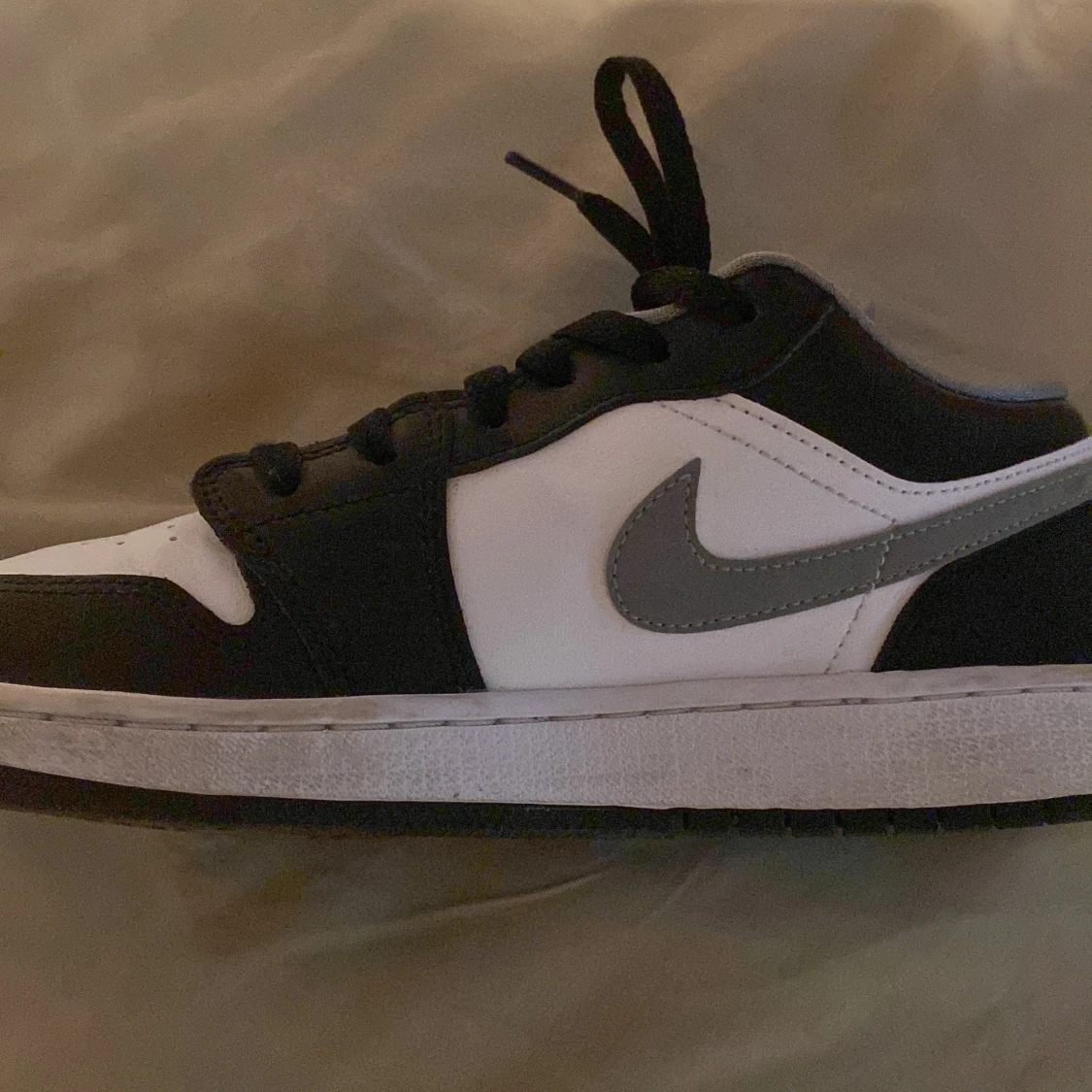 Nike Air Jordans Low svart och vit - 2