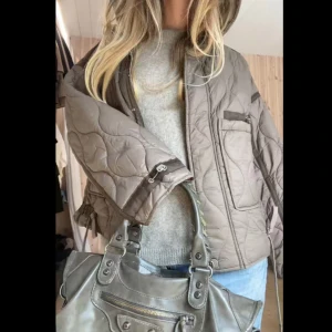 Dun jacka - SUPER snygg eftertraktad dunjacka!!