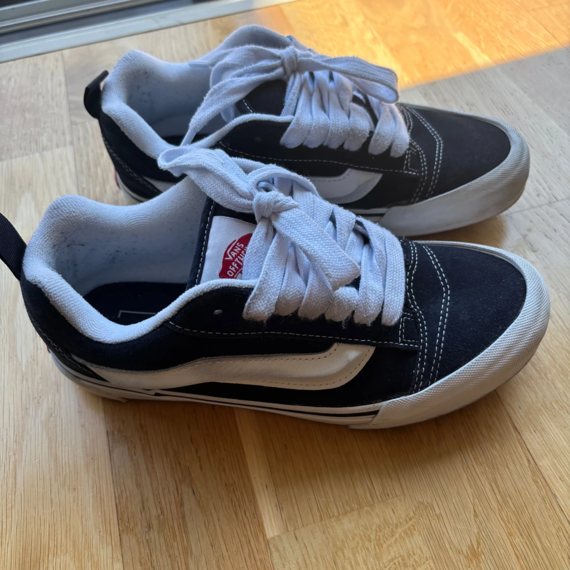 Svarta och vita sneakers från Vans - 2